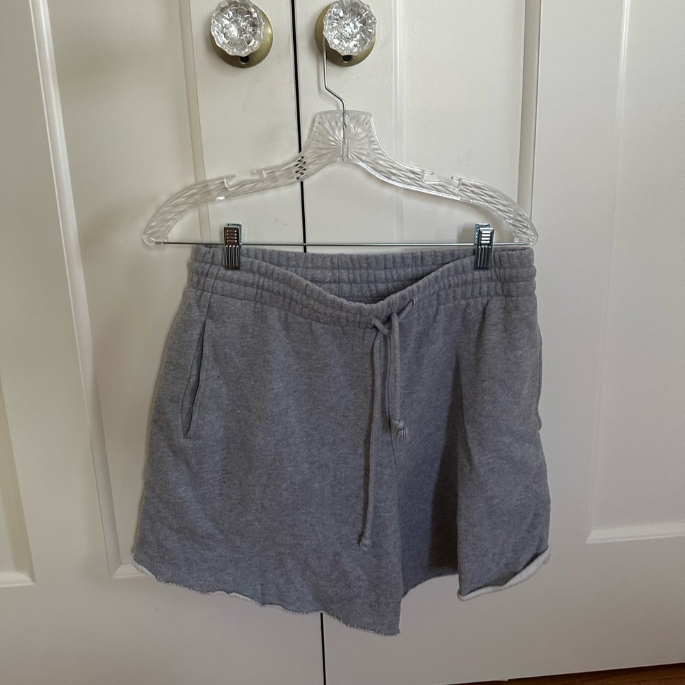 Aritzia TNA sweatshorts